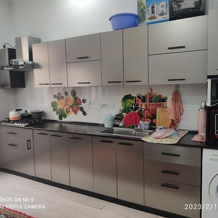 בוקורו Kamir Guest House מראה חיצוני תמונה